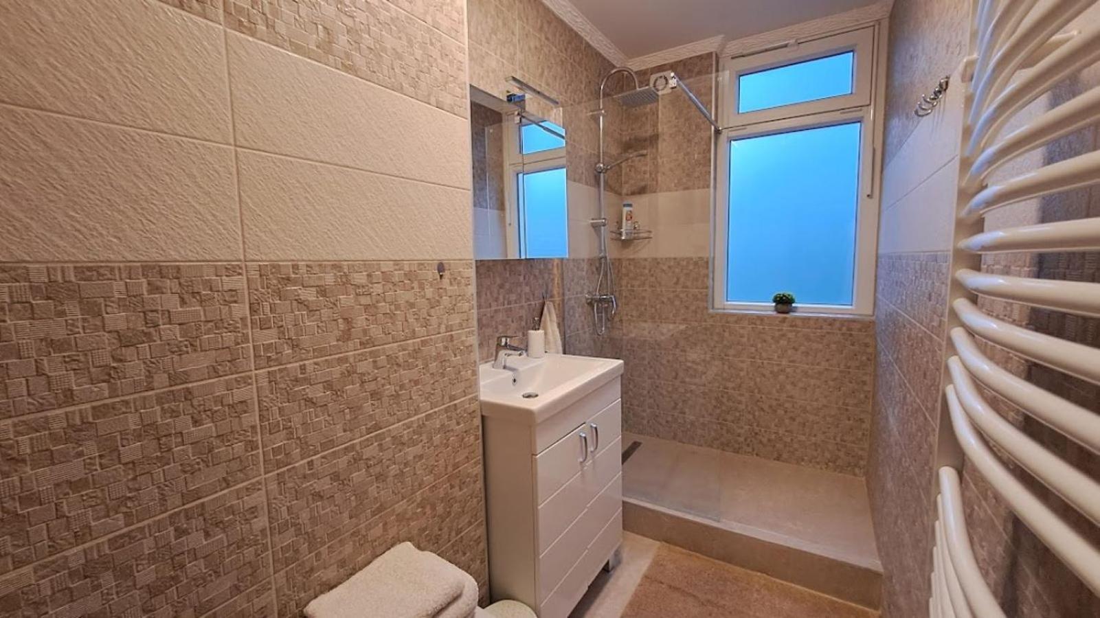 Szilfak City Apartman Hajdúszoboszló Eksteriør bilde