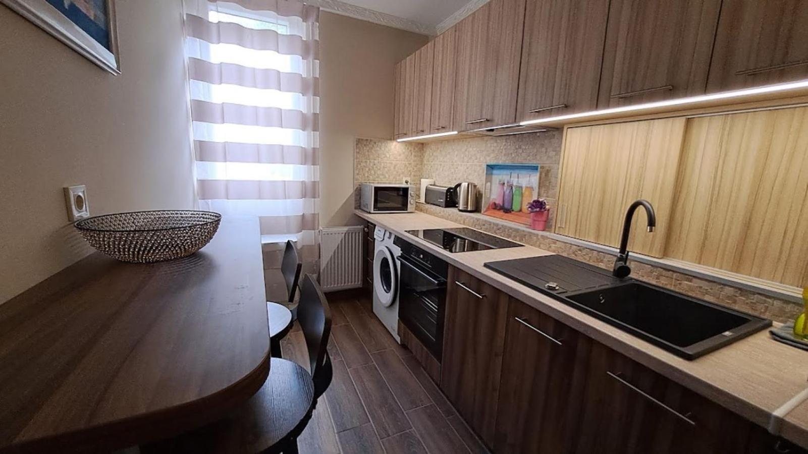 Szilfak City Apartman Hajdúszoboszló Eksteriør bilde